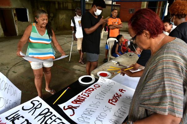 Justiça dá 10 dias para famílias sem casa desocuparem escola desativada Jacinta Soares de Souza Lima, no Romão, em Vitória por Fernando Madeira
