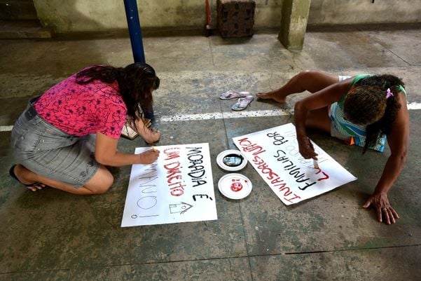 Justiça dá 10 dias para famílias sem casa desocuparem escola desativada Jacinta Soares de Souza Lima, no Romão, em Vitória por Fernando Madeira