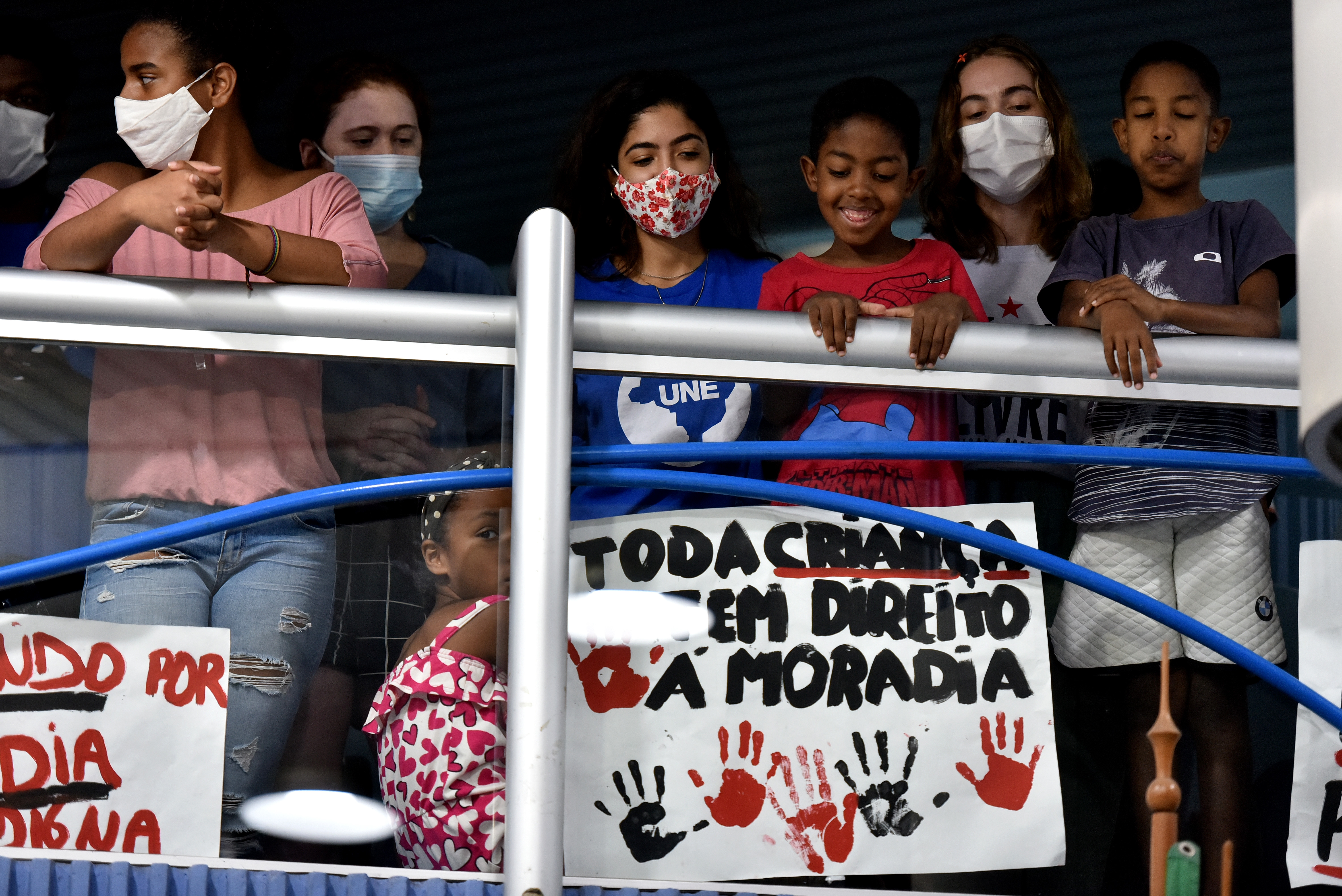 Moradores da Ocupação Chico Prego, antiga escola Jacinta Soares de Souza, no Romão, fazem protesto durante sessão na Câmara de vereadores de Vitória