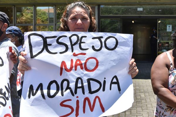 Moradores de ocupação fazem protesto na frente da Prefeitura de Vitória por Fernando Madeira