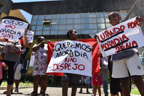 Moradores de ocupação fazem protesto na frente da Prefeitura de Vitória por Fernando Madeira