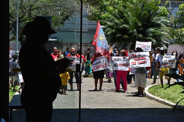 Moradores de ocupação fazem protesto na frente da Prefeitura de Vitória por Fernando Madeira