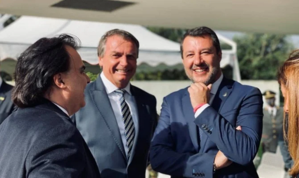 O presidente Jair Bolsonaro e o senador italiano Matteo Salvini durante homenagem aos pracinhas brasileiros em Pistoia, na Itália