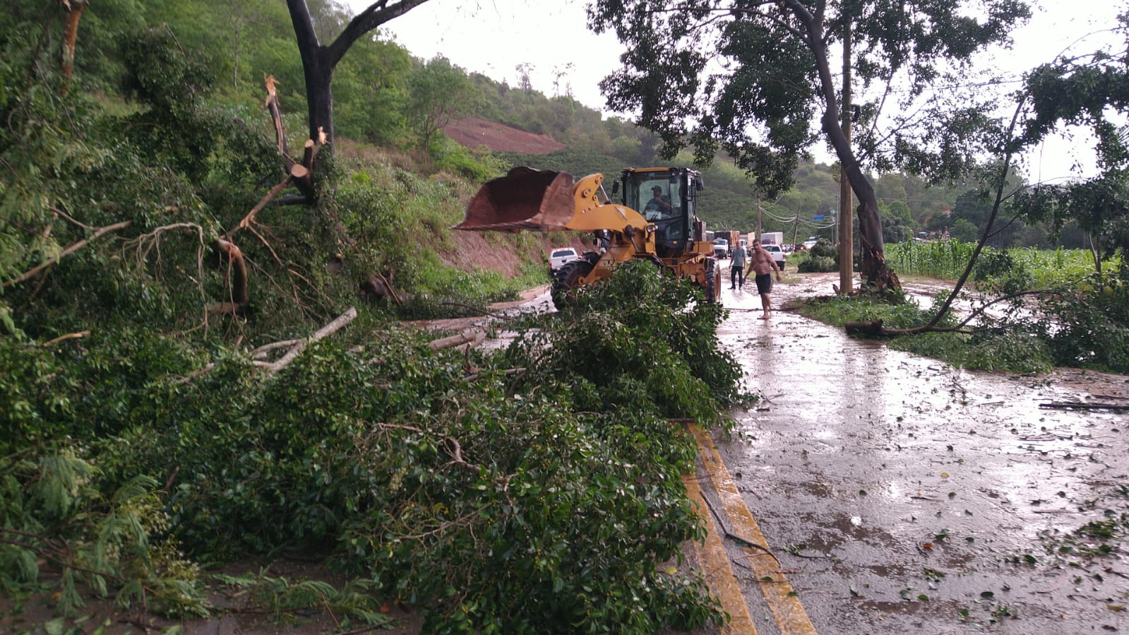Chuva causa estragos em Itarana, Noroeste do Estado.
