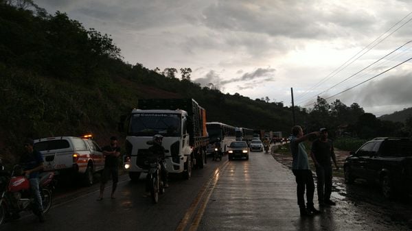 Chuva causa estragos em Itarana, Noroeste do Estado. por Defesa Civil | Itarana