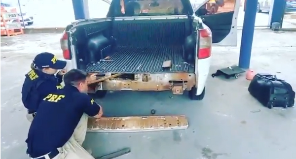 PRF apreende 19kg de cocaína escondida em carro em Linhares 