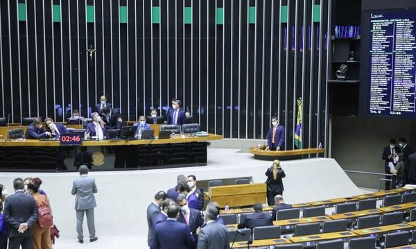  A Câmara dos Deputados aprovou na noite desta terça-feira (9), em segundo turno, a proposta de emenda à Constituição (PEC) dos Precatórios