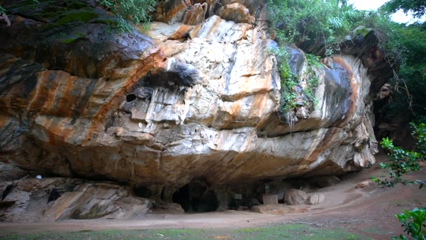 Gruta do Limoeiro, em Castelo, Sul do ES por Gruta do Limoeiro, em Castelo, Sul do ES
