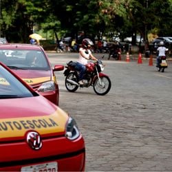 Ministro dos Transportes disse à ‘Folha de S. Paulo’ que objetivo é baratear o processo para emissão de CNH; proposta elaborada pela pasta será avaliada pelo presidente