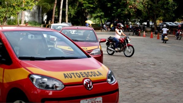 Ministro dos Transportes disse à ‘Folha de S. Paulo’ que objetivo é baratear o processo para emissão de CNH; proposta elaborada pela pasta será avaliada pelo presidente
