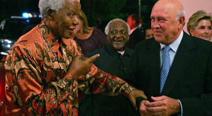 O político sul-africano governou o país entre 1989 e 1994 e foi o responsável por libertar o ícone da luta contra o apartheid no país, Nelson Mandela, e outros prisioneiros políticos