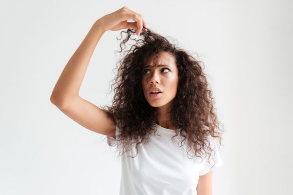 Descubra os primeiros sinais antes de seu cabelo começar a cair