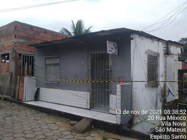 Parte de casa desaba e afeta outras residências em São Mateus  por Divulgação/ Defesa Civil 