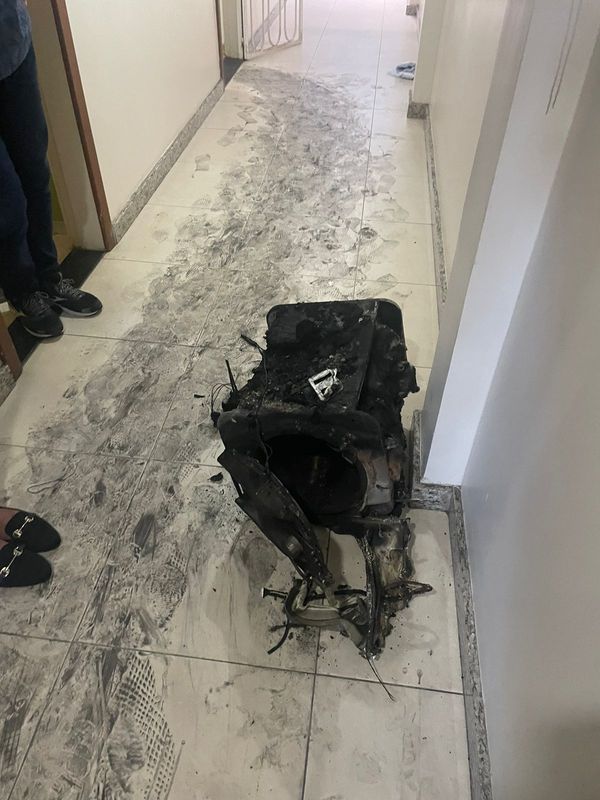 Aparelho autoclave ficou completamente destruído após o incêndio por Divulgação | Defesa Civil de Vitória