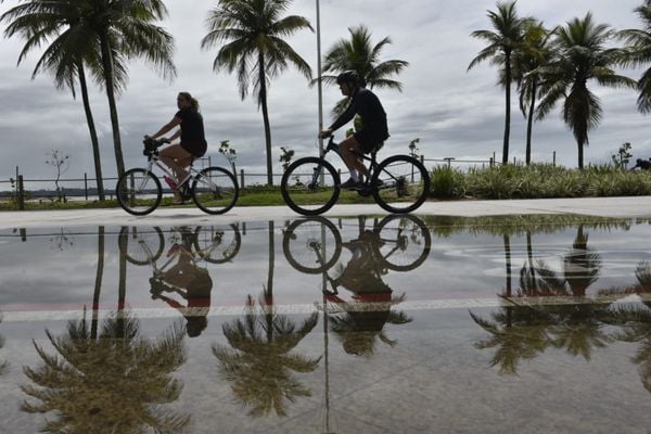 Chuva no Espírito Santo. Registro feito na orla de Camburi, em Vitória