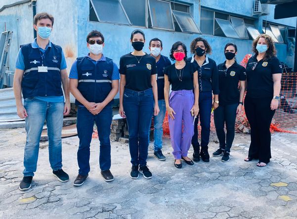 Equipe que atuou nesta quinta-feira (18) é formada por 14 policiais civis e 17 agentes da vigilância sanitária