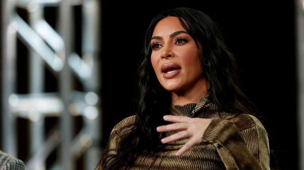 Kim Kardashian paga voo para time feminino afegão ao Reino Unido