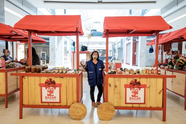 O Bazar Solidário é reservado para que 11 instituições sociais comercializem seus produtos, com toda a arrecadação revertida para cada entidade.
