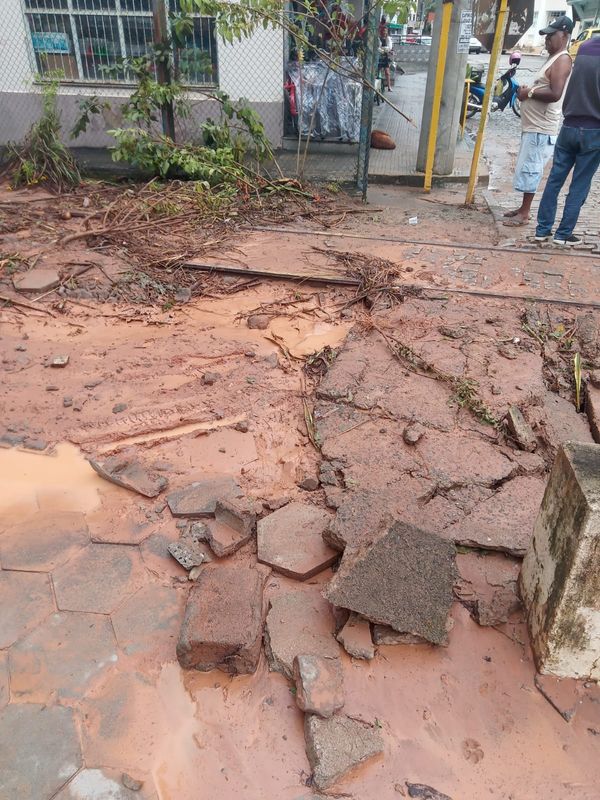 Chuva forte provoca alagamentos e estragos em Mimoso do Sul por Prefeitura de Mimoso do Sul