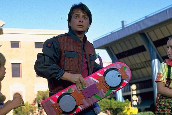 Marty McFly (Michael J. Fox) com o skate em 'De Volta para o Futuro 2'