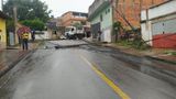 poste tombado sob a via no Bairro Itapemirim, em Cariacica(Gabriela Ribeti)