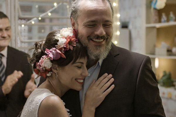Um lugar ao sol: Lara (Andréia Horta) e Mateus (Danton Mello) se casam