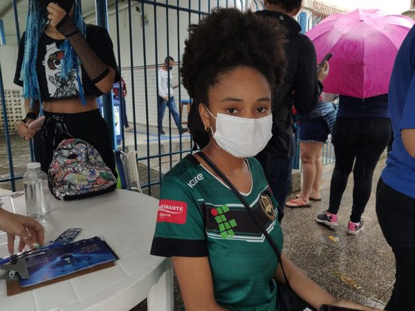 A estudante Bruna Lopes disse que a prova foi tranquila por Emanuel Vargas