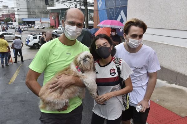 Alunos levam cachorro pro Enem