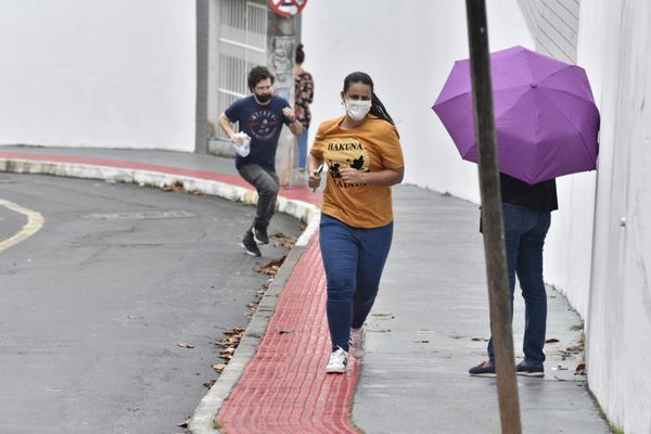 Jovens correm para não perder a prova do Enem 2021 na Faesa por Ricardo Medeiros