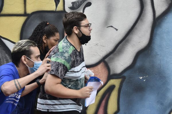 Jovens correm para não perder a prova do Enem 2021 na Faesa por Ricardo Medeiros