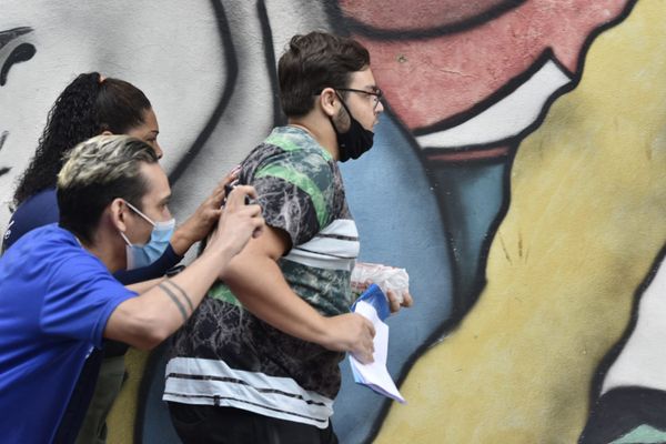 Jovens correm para não perder a prova do Enem 2021 na Faesa por Ricardo Medeiros