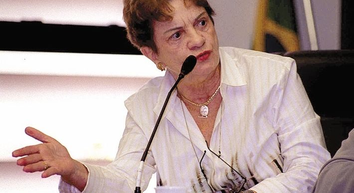 O falecimento foi confirmado pelo filho dela, Luiz Paulo Velozzo Lucas, em uma rede social nesta manhã (22)
