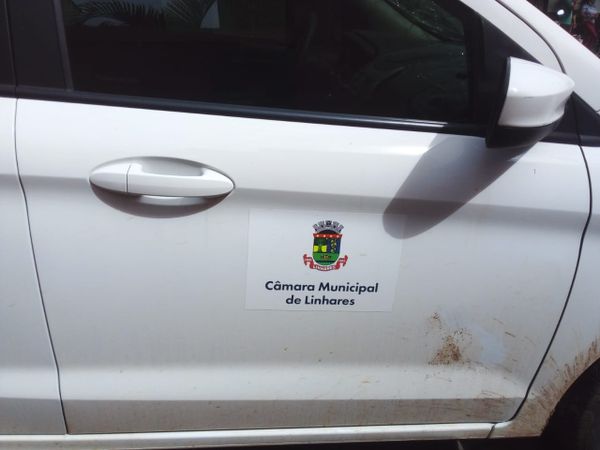 Homem embriagado destrói carro da Câmara de Linhares por Leitor | A Gazeta