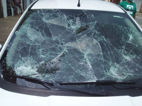 Homem embriagado destrói carro da Câmara de Linhares por Leitor | A Gazeta