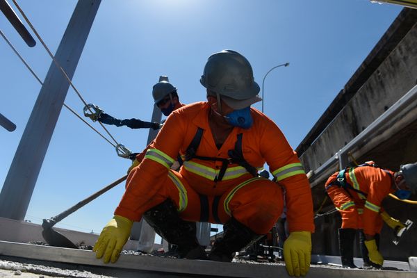 Concretagem da ciclovia na Terceira Ponte por Vitor Jubini