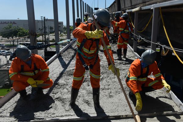 Concretagem da ciclovia na Terceira Ponte por Vitor Jubini