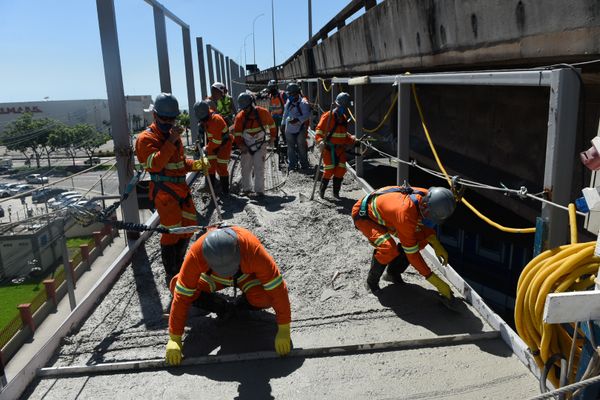 Concretagem da ciclovia na Terceira Ponte por Vitor Jubini