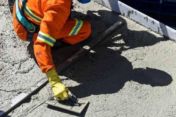 Concretagem da ciclovia na Terceira Ponte por Vitor Jubini