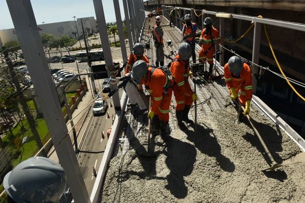 Concretagem da ciclovia na Terceira Ponte por Vitor Jubini