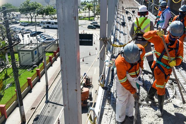 Concretagem da ciclovia na Terceira Ponte por Vitor Jubini
