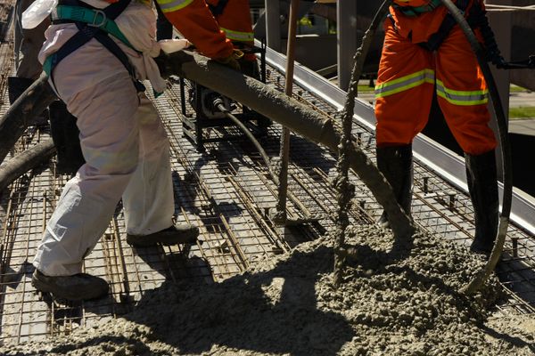 Concretagem da ciclovia na Terceira Ponte por Vitor Jubini