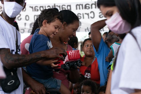 Distribuição de brinquedos no Dia das Crianças. Ações foram organizadas em parceria pelo Sndipetro-ES e a Cufa por Victor Adams/Sindipetro-ES