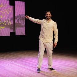 O ator Armando Babaioff é o apresentador do 28º Festival de Cinema de Vitória