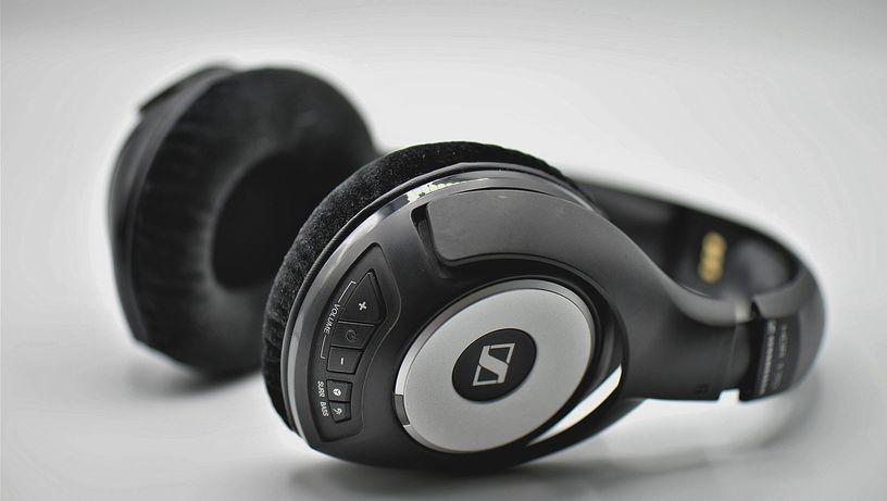 Compras na Black Friday: prós e contras de headphones com e sem fio
