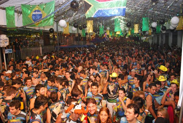 Carnaval de Caconde, interior de São Paulo, em 2012