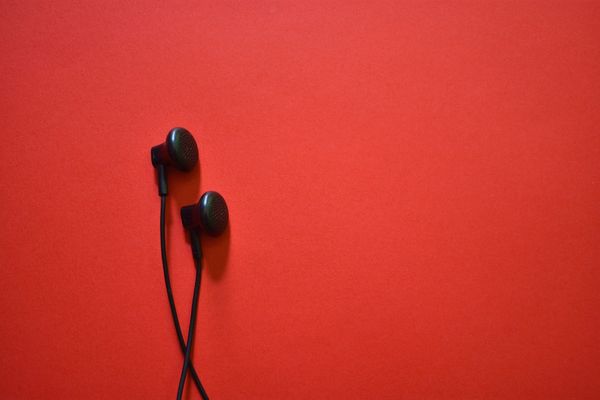 Compras na Black Friday: prós e contras de headphones com e sem fio