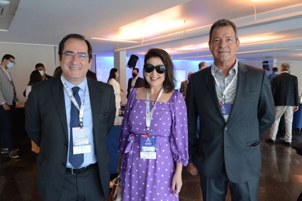 Luiz Claudio Allemand, Renata Rasseli e Renan Chieppe por Arthur Louzada