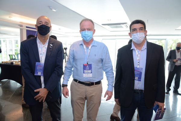 Carlos André de Oliveira, Renato Casagrande e Leonardo Monteiro por Arthur Louzada