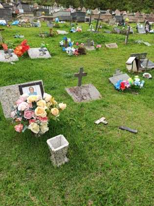 Destruição e furtos em cemitério na localidade de São João de Viçosa, em Venda Nova do Imigrante por Reprodução/ redes sociais