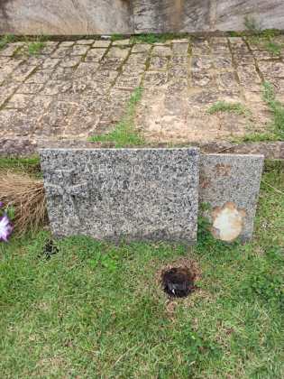 Destruição e furtos em cemitério na localidade de São João de Viçosa, em Venda Nova do Imigrante por Reprodução/ redes sociais